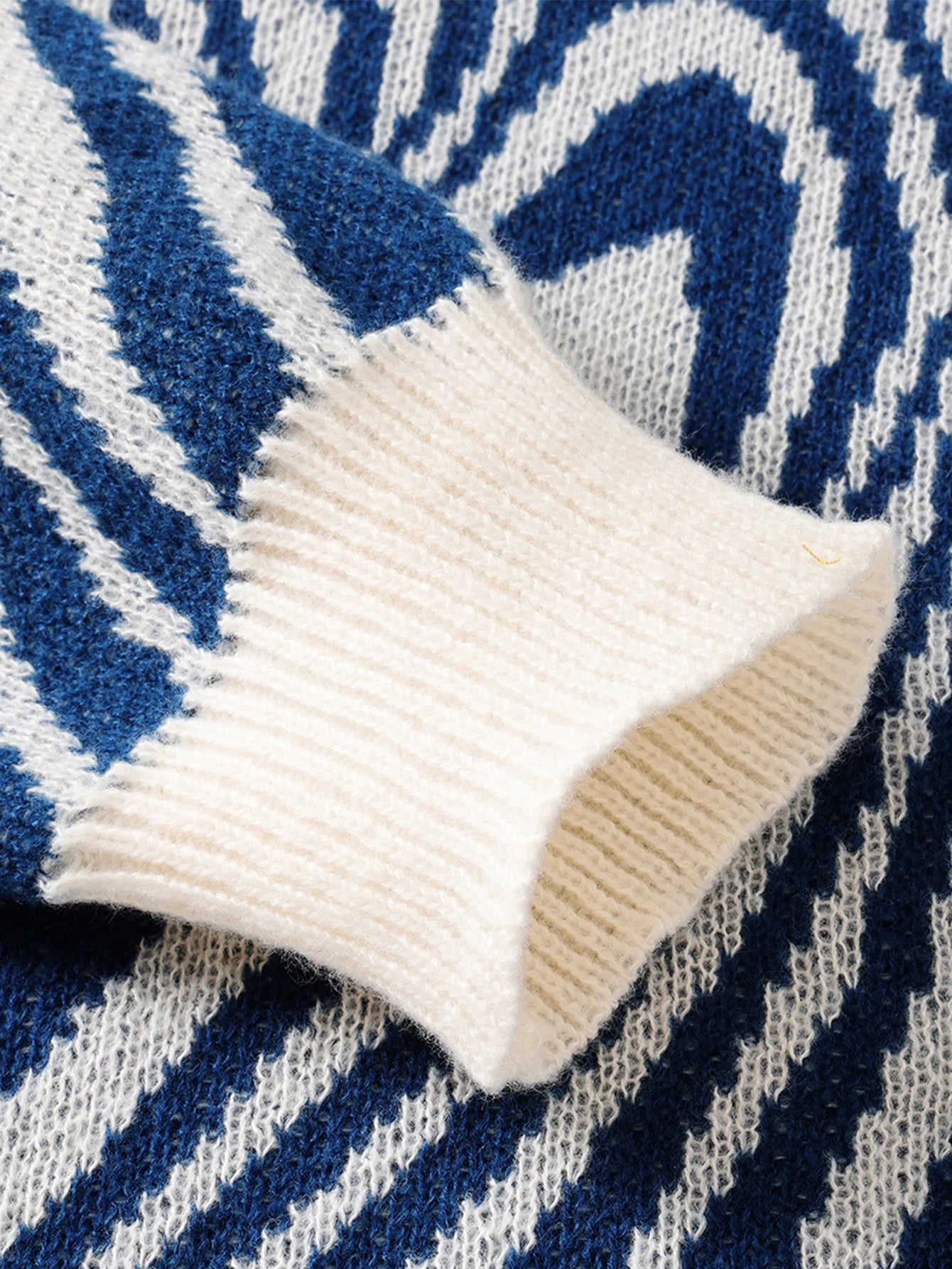 Autumn and Winter Maze Jacquard Pattern Pullover Sweater Casual Round Neck Contrast Color Knitted Men's Pullover 4