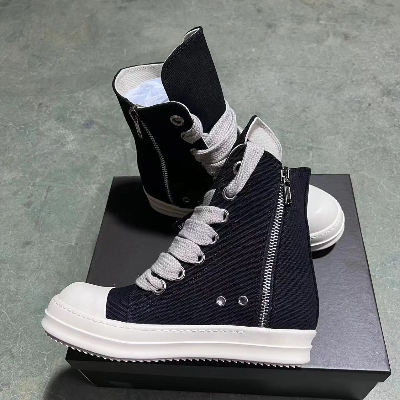Designer Women Sneaker High Top Jumbo Lace Up Men Shoe Black Luxury Casual Street Canvas Shoe Zip Platform Flat Ankle Boot 5
