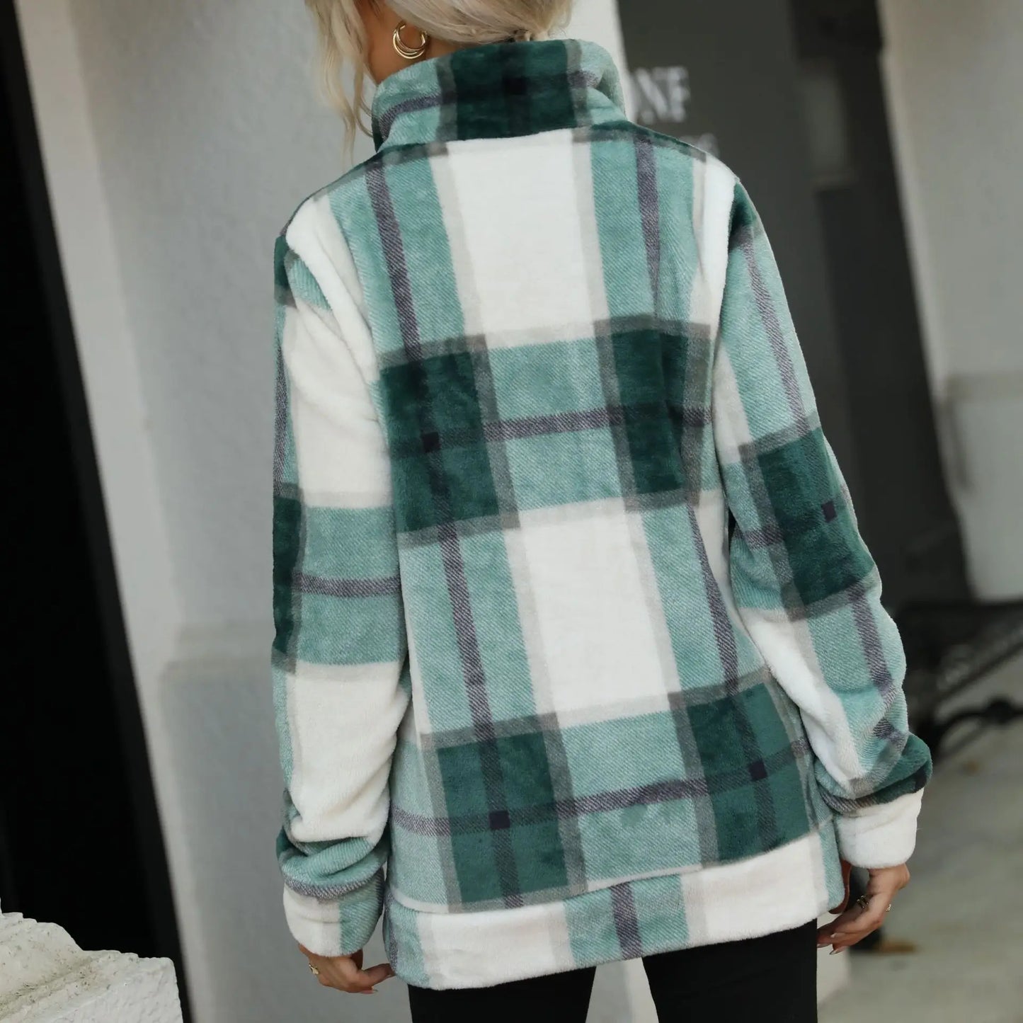A mid-length, long-sleeved, stand-up collar, plaid zipper, loose golden mink fleece jacket for women 4