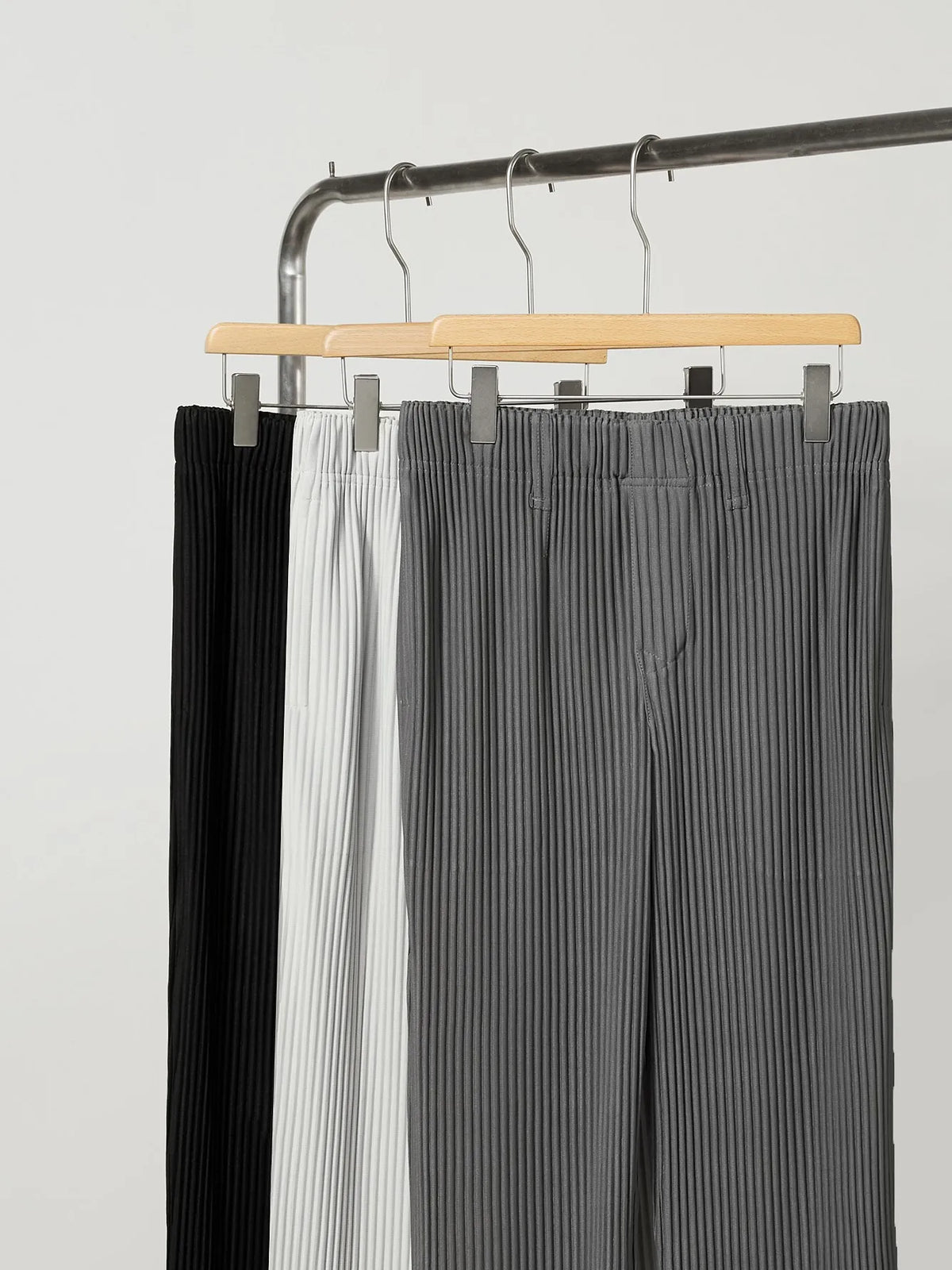 Men's Pleated Wide-Leg Pants