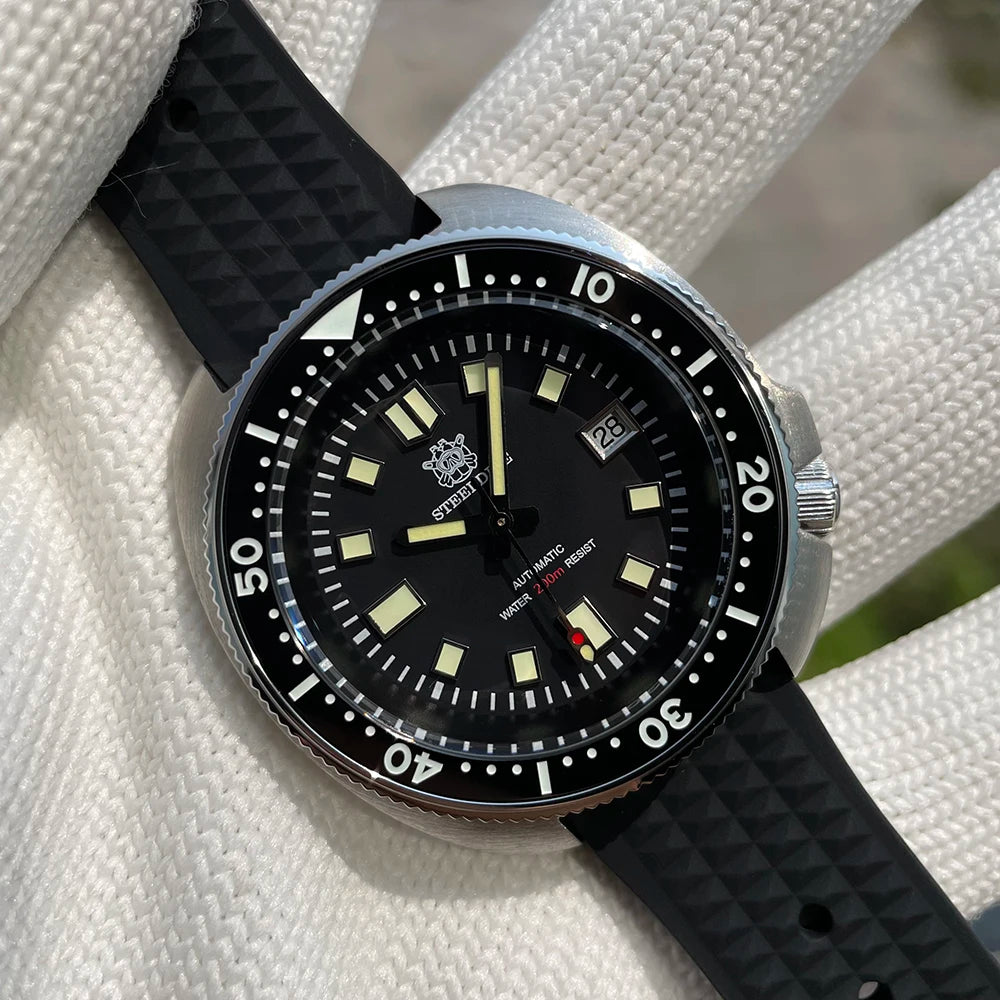 Steeldive SD1970 White Date Background 200M Wateproof AR Coating Sapphire Glass NH35 Black DIal Turtle Automatic Mens Dive Watch