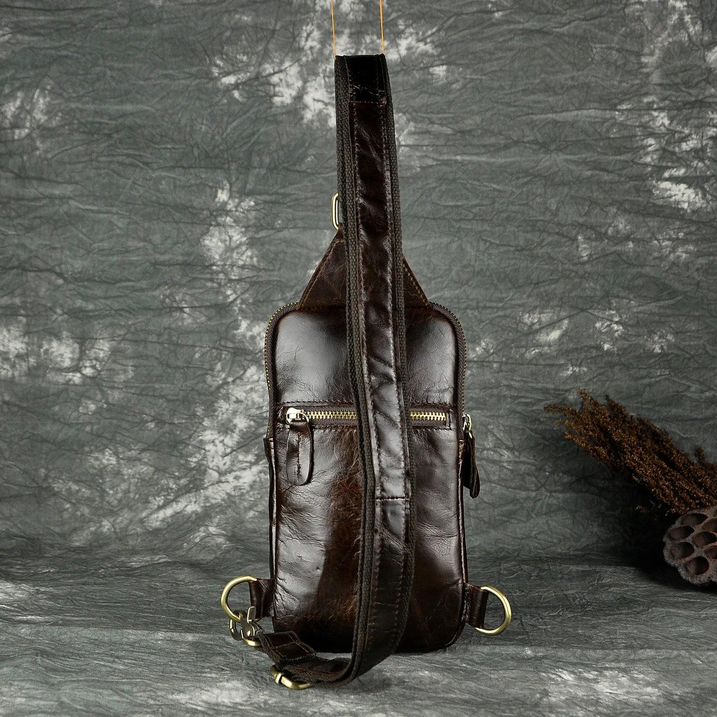 Hot Sell Men Genuine Bull Leather Vintage Coffee Triangle Chest Sling Bag Design Travel Daypack One Shoulder Crossbody Bag XB571