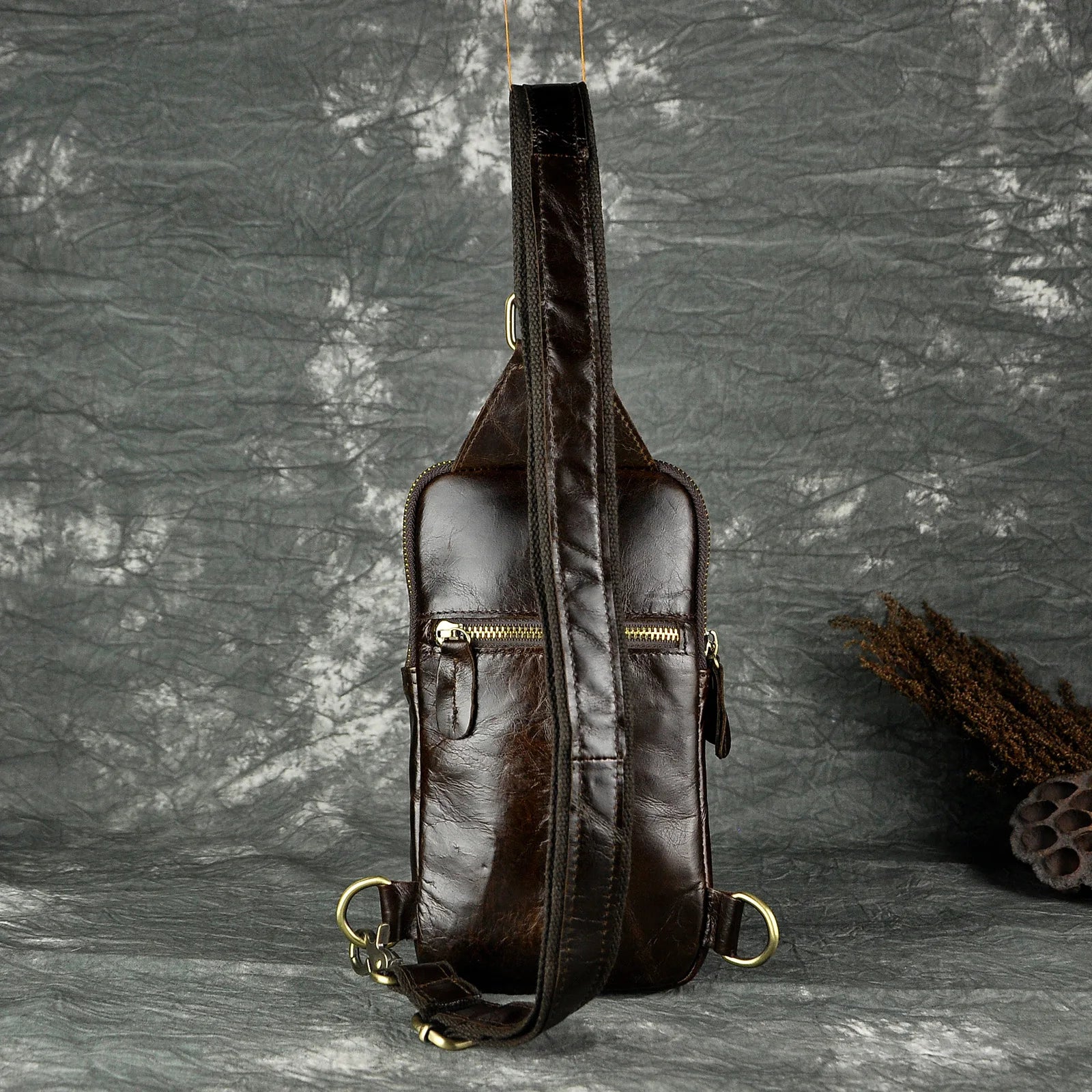 Hot Sell Men Genuine Bull Leather Vintage Coffee Triangle Chest Sling Bag Design Travel Daypack One Shoulder Crossbody Bag XB571