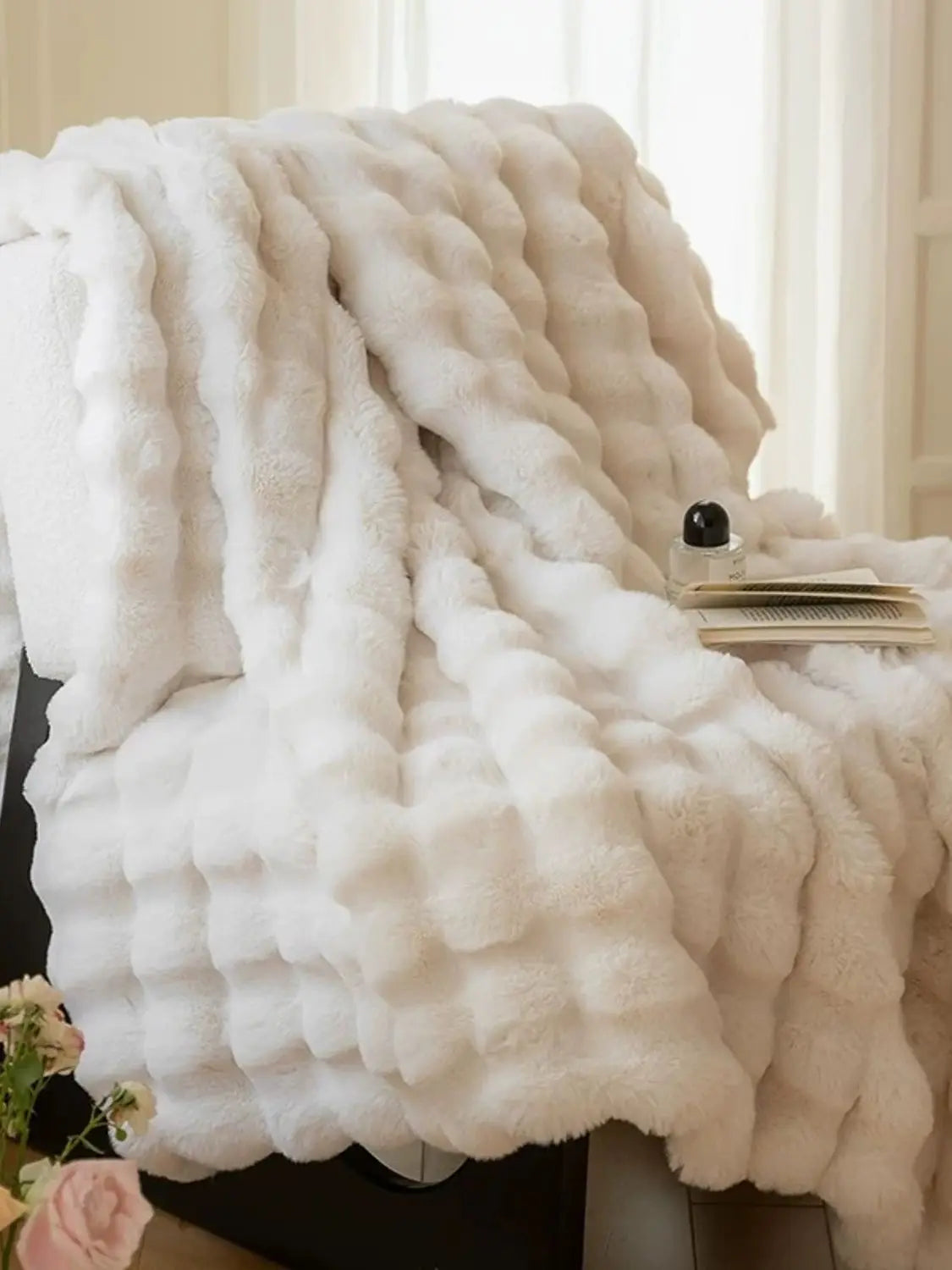 Luxury Faux Rabbit Fleece Throw – Ultra-Soft & Warm Knit Blanket
