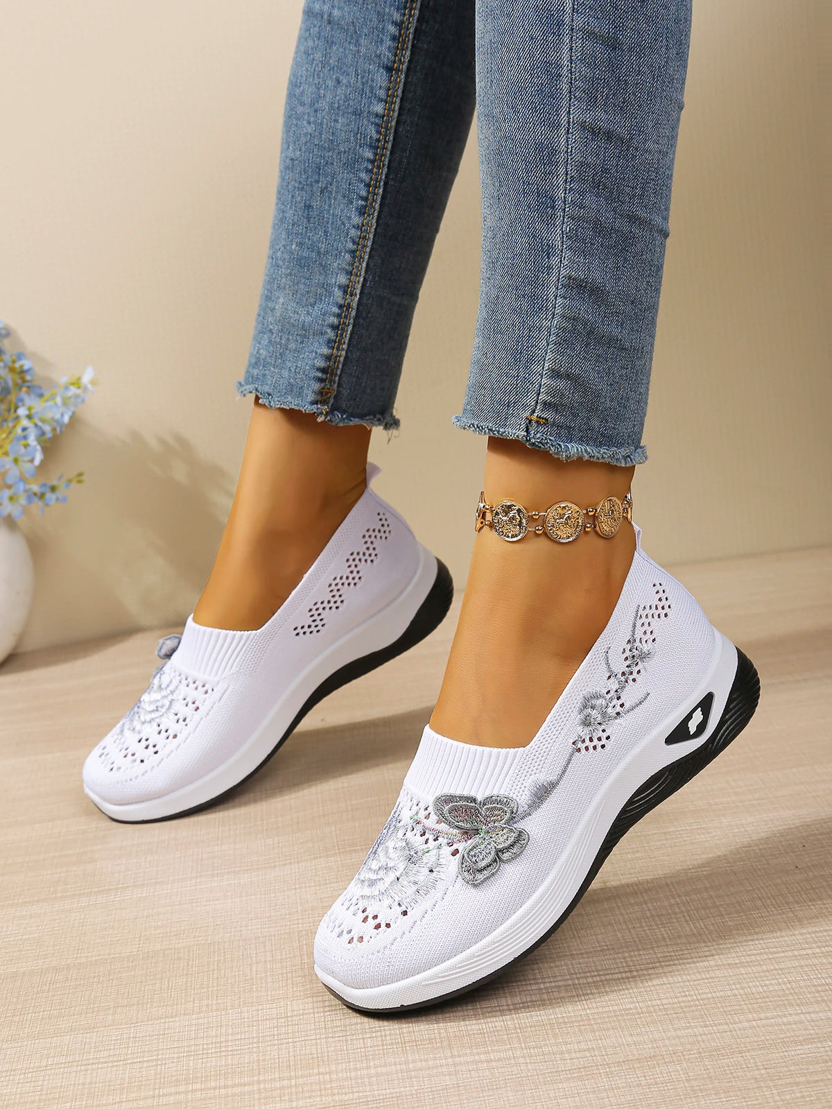 Comfort Women Closed Toe Mules Sandals Floral Embroidery Hollow Mesh Slip On Wedge Platform Lightweight Daily Walkin Lady Shoes