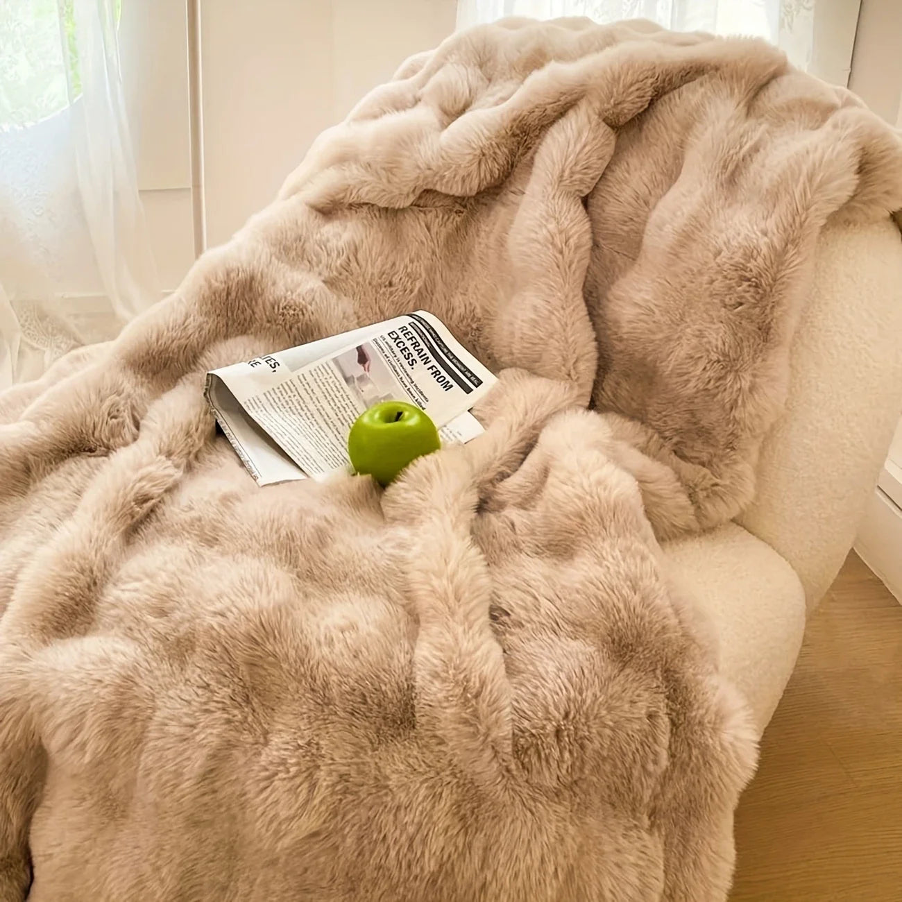 Luxury Faux Rabbit Fleece Throw – Ultra-Soft & Warm Knit Blanket