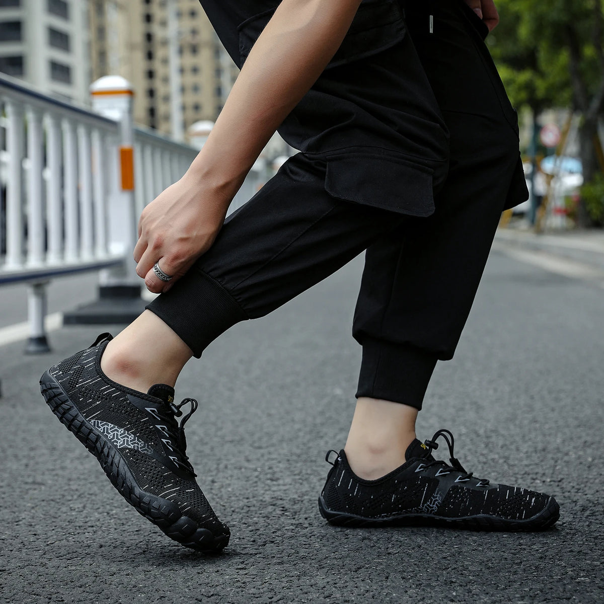Men's Lightweight Breathable Lace-Up Shoes