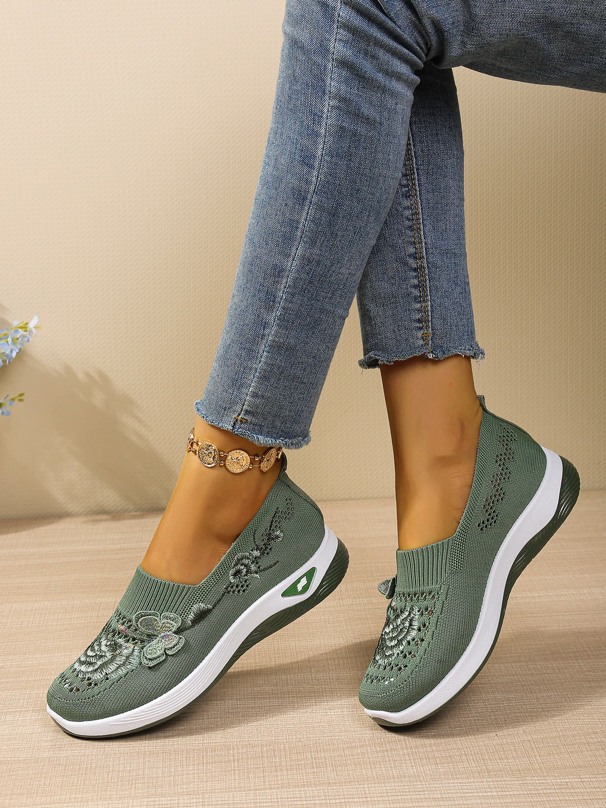 Comfort Women Closed Toe Mules Sandals Floral Embroidery Hollow Mesh Slip On Wedge Platform Lightweight Daily Walkin Lady Shoes