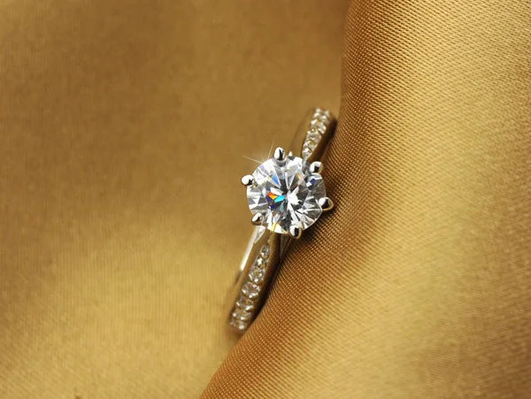 Classic 925 Sterling Silver Six-Claw Solitaire Ring