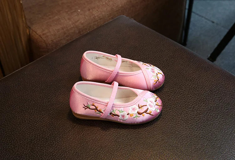 Girls’ Embroidered Ethnic Princess Shoes