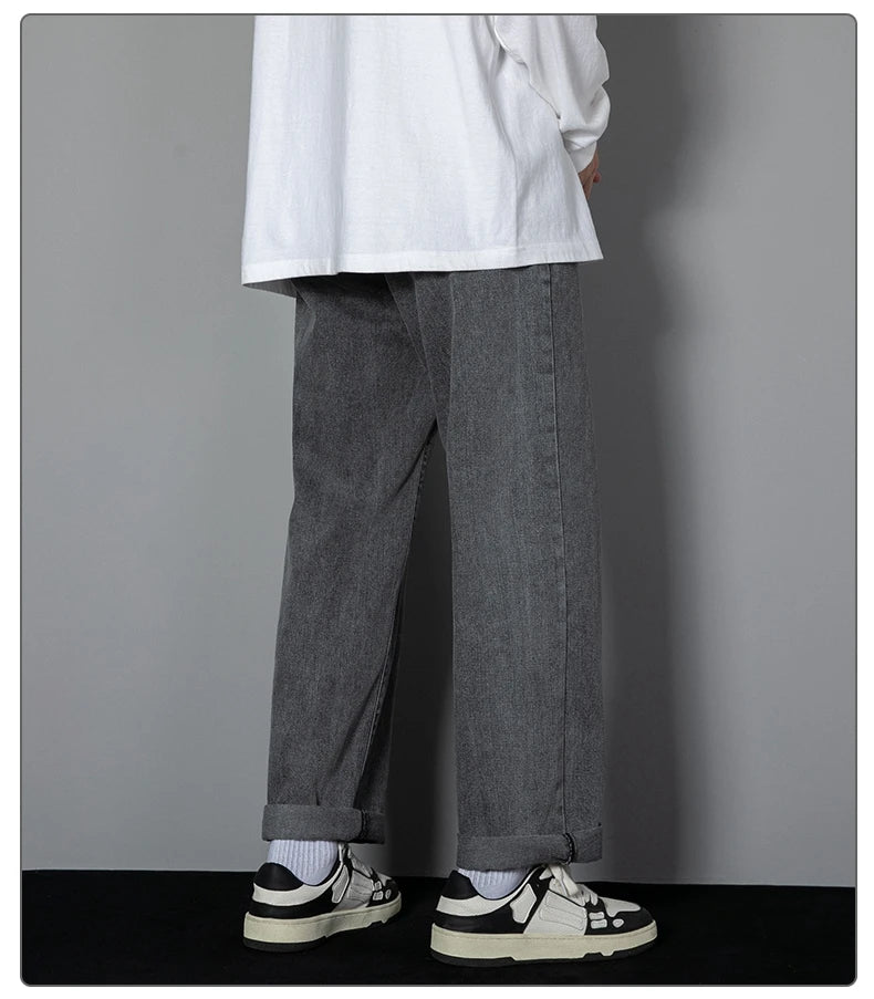 Men’s Relaxed Straight-Leg Denim Jeans