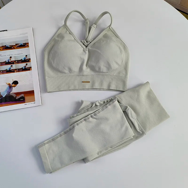 Women's Seamless Yoga Set with High-Waist Leggings