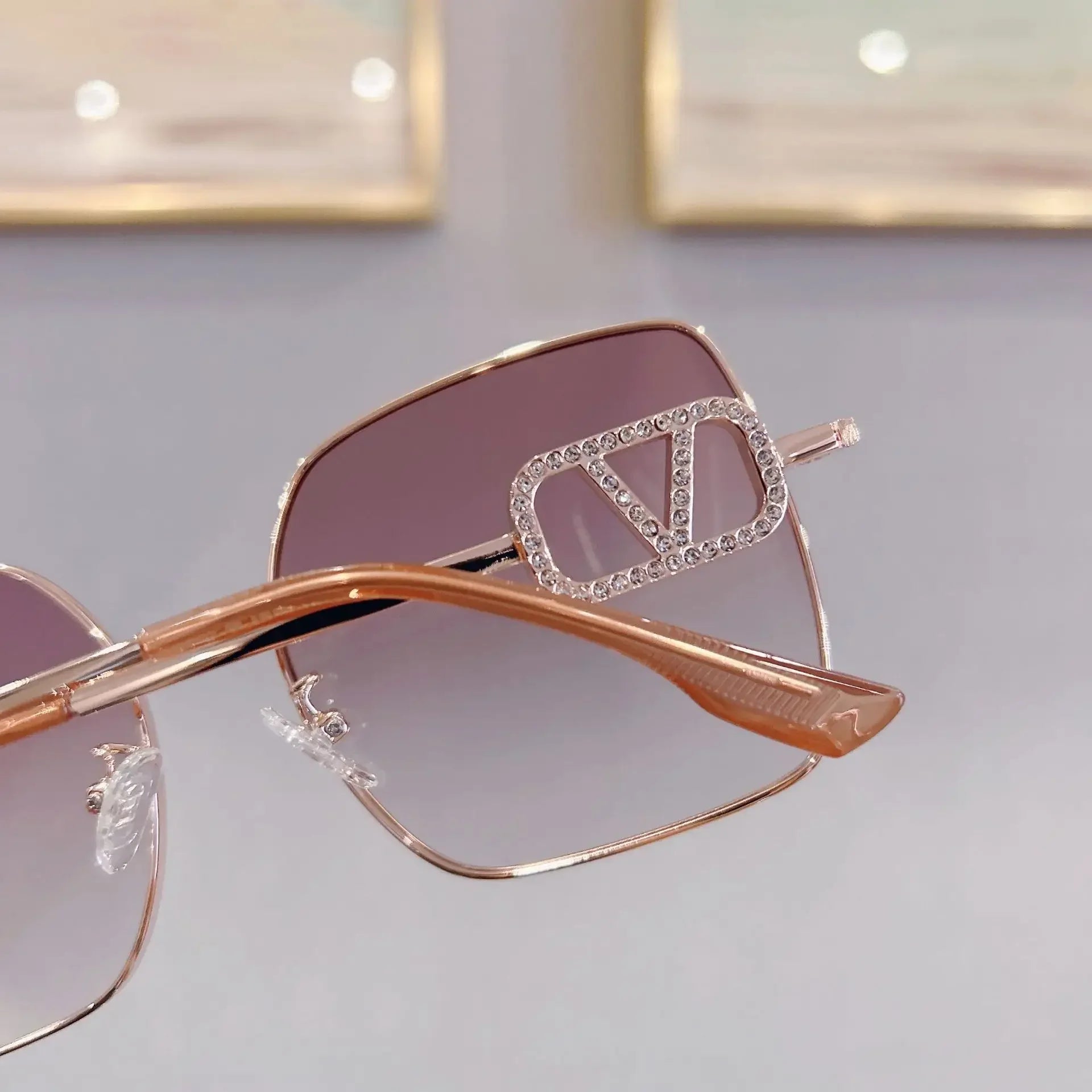 2025 New Fashion Metal Square Polarized Sun Glasses Women Luxury Diamond UV400 Sunglasses Ladies Oversized Eyewears Gafas De Sol
