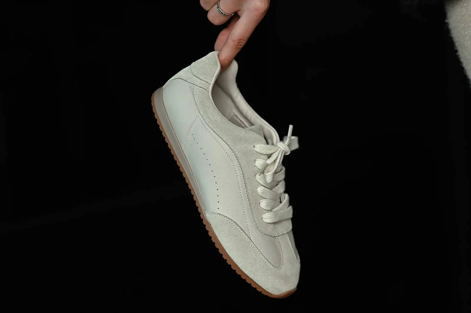 Women's Genuine Leather Retro Lace-Up Flat Sneakers