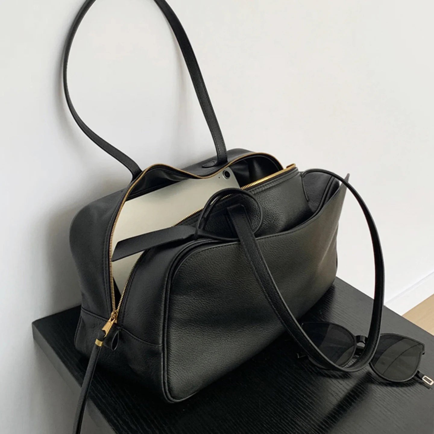 High Version Genuine Leather Pillow Bag for Women 2026 New All-Match Large Capacity First Layer Cowhide Bowling Bag for Women