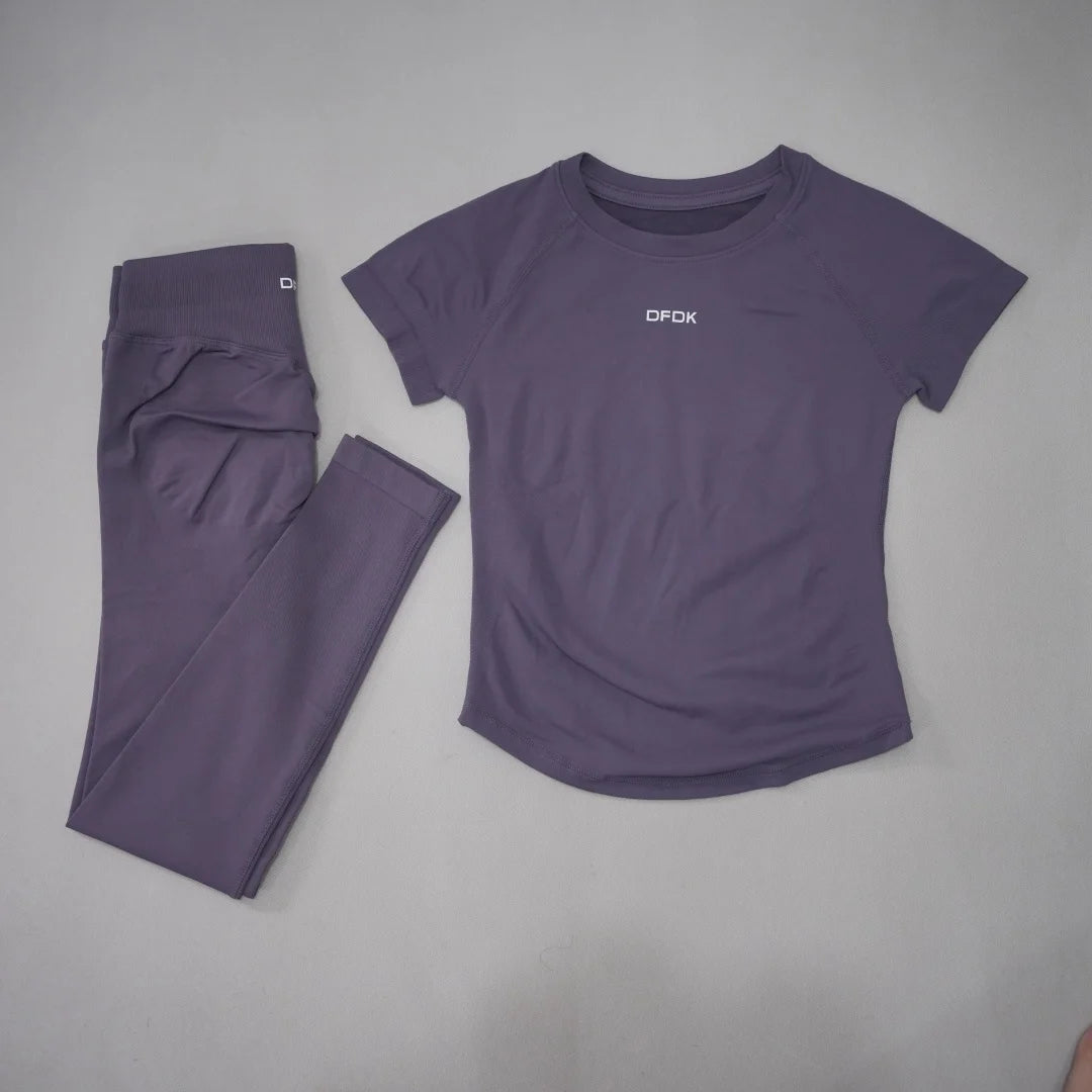 Women's Seamless Yoga Set with High-Waist Leggings