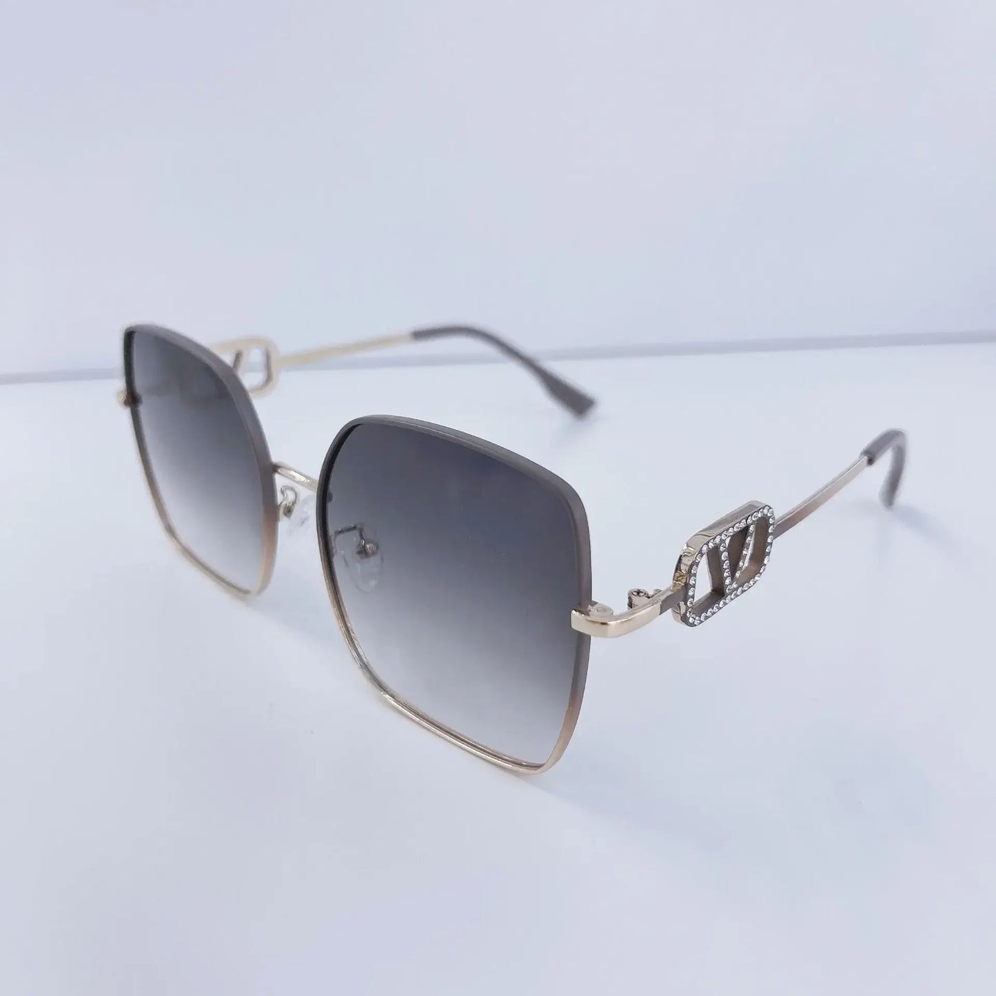 2025 New Fashion Metal Square Polarized Sun Glasses Women Luxury Diamond UV400 Sunglasses Ladies Oversized Eyewears Gafas De Sol