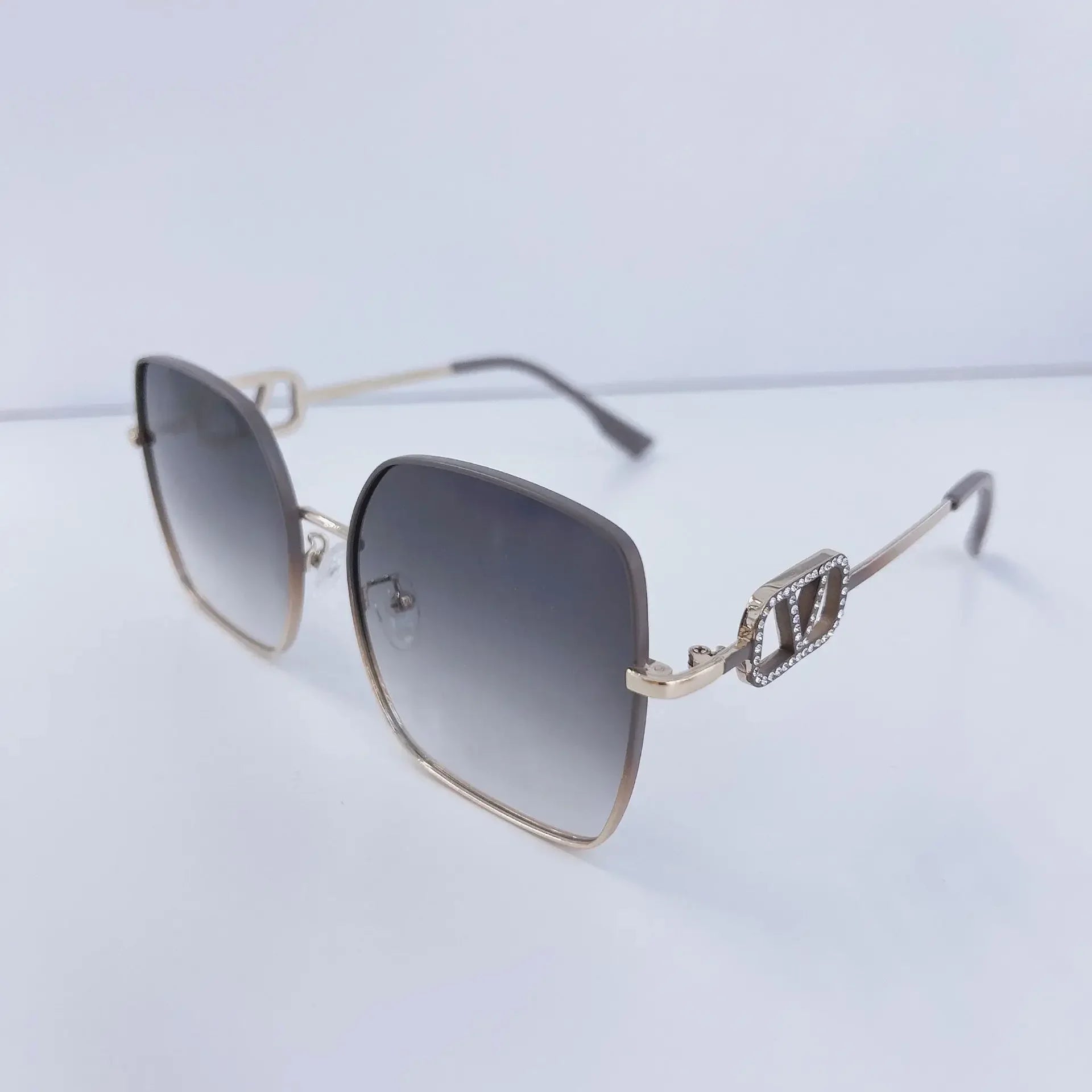 2025 New Fashion Metal Square Polarized Sun Glasses Women Luxury Diamond UV400 Sunglasses Ladies Oversized Eyewears Gafas De Sol