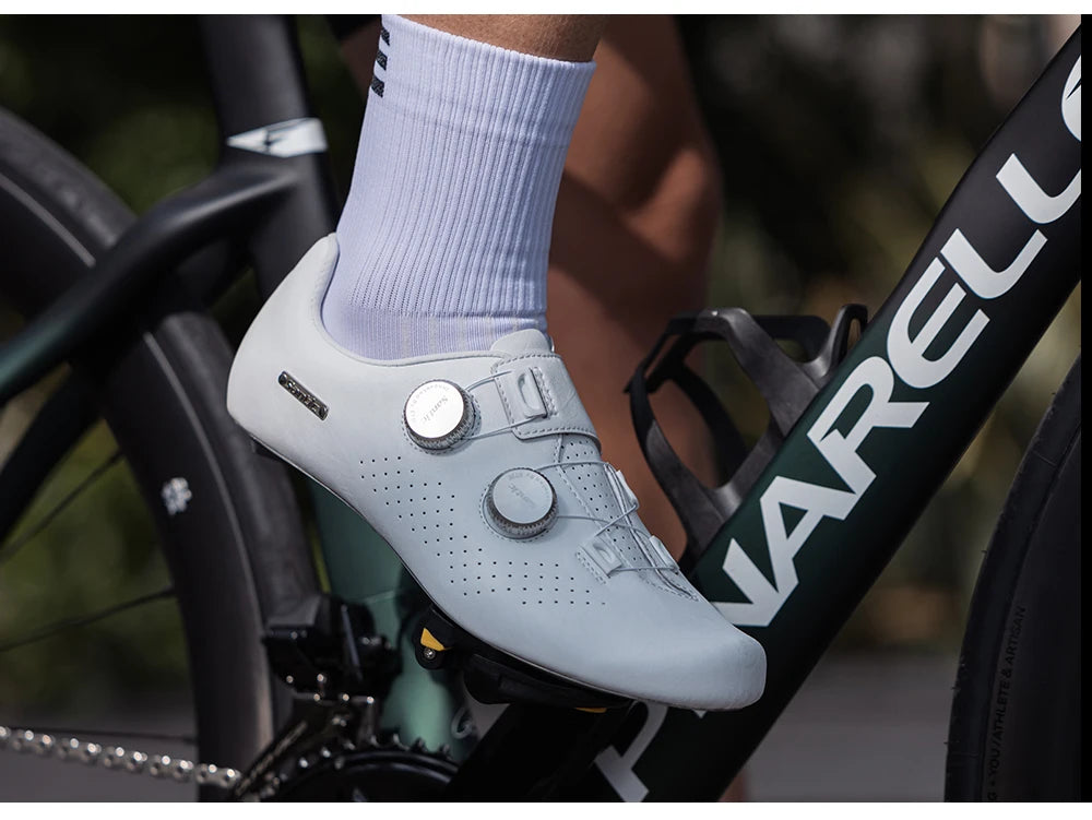 Santic Men's Cycling Shoes New Hardness16 Titanium Alloy Sole Auto-Lock Outdoor Bicycle Sneaker Adjustable Pro Road Racing Shoes