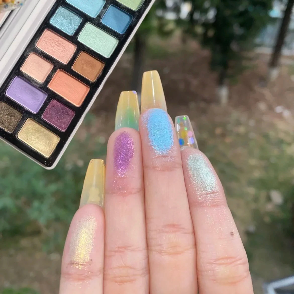 Qianyan 16-Color Eyeshadow Palette – Glitter, Matte & Shimmer
