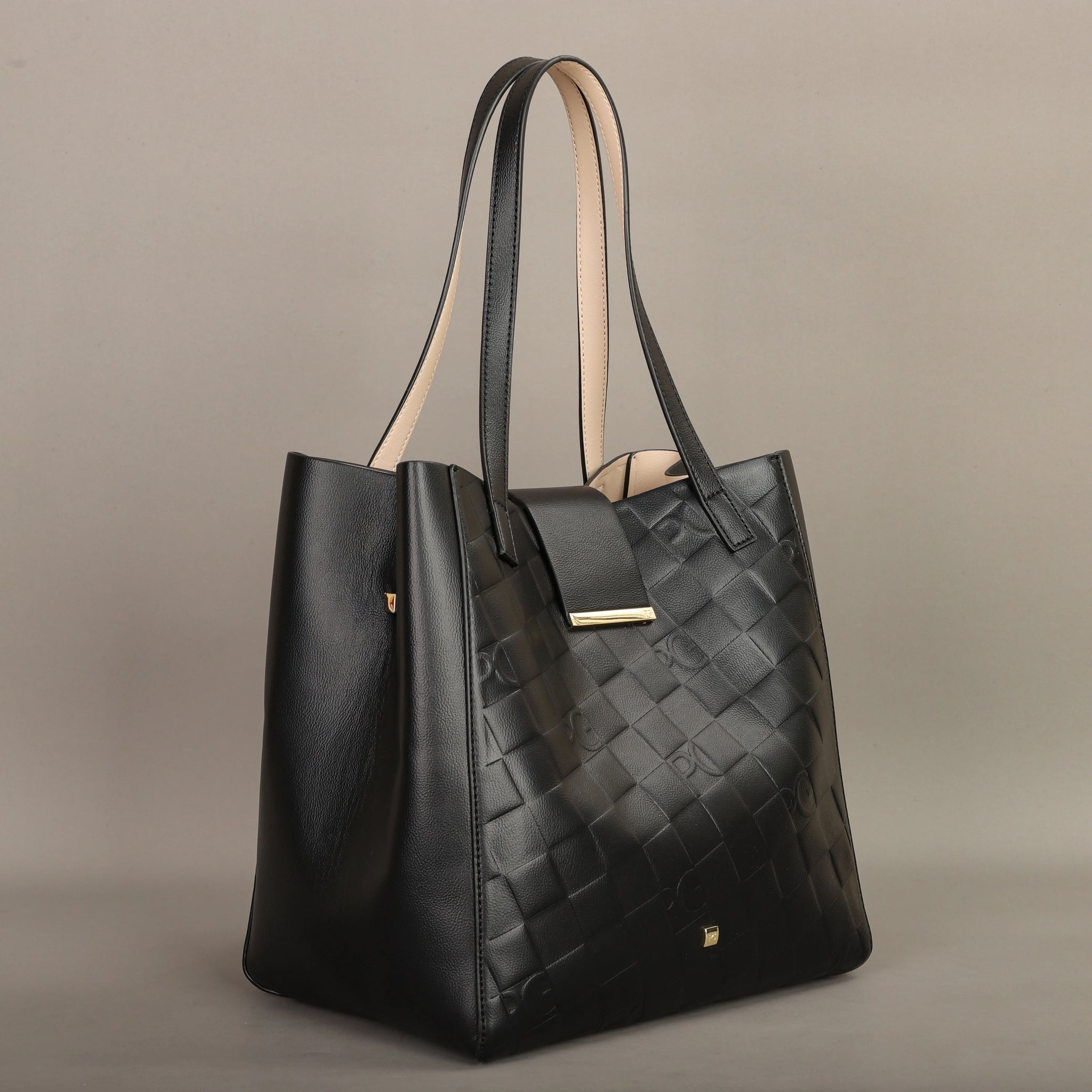 Elegant Leather Bucket Bag