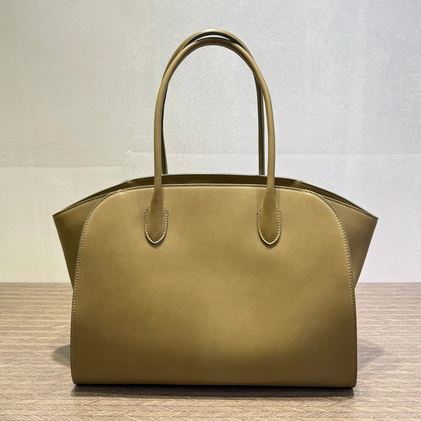 36cm Top-Grain Cowhide Tote — Effortless Everyday Elegance
