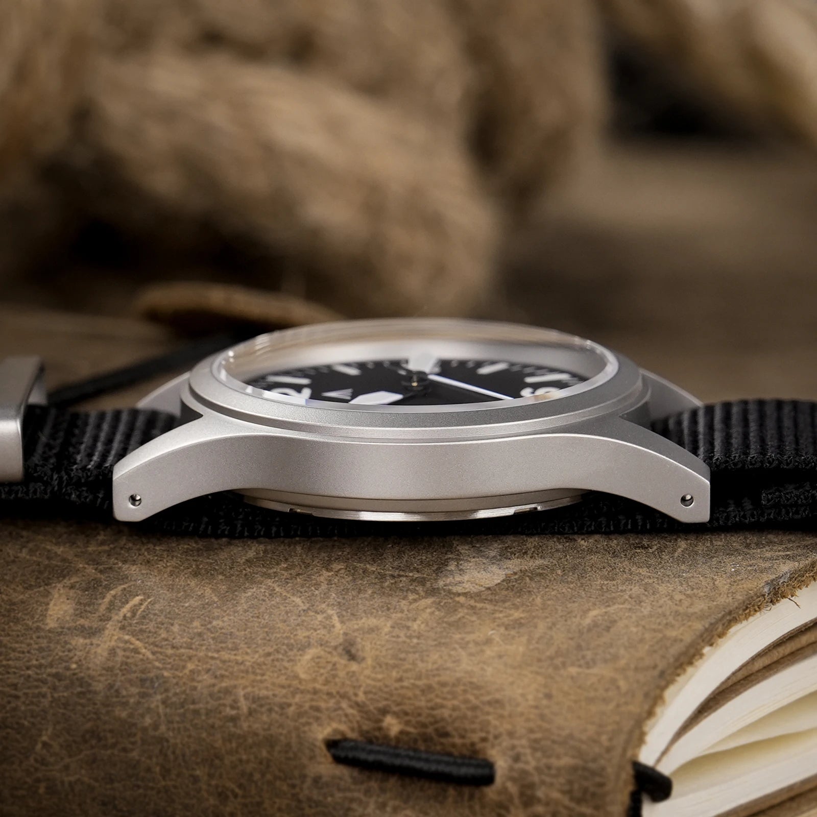 Militado ML05 Quartz Watch Sword-shaped Hands VH31 Sweep Movement Military Field Watch Sapphire Waterproof Luminous Watches
