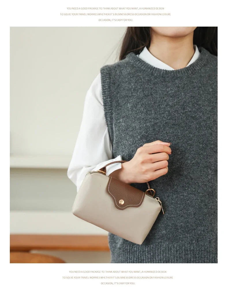 Fashionable and trendy one-shoulder bag, retro crossbody bag, simple and elegant small square bag for women.