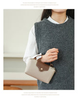 Fashionable and trendy one-shoulder bag, retro crossbody bag, simple and elegant small square bag for women.