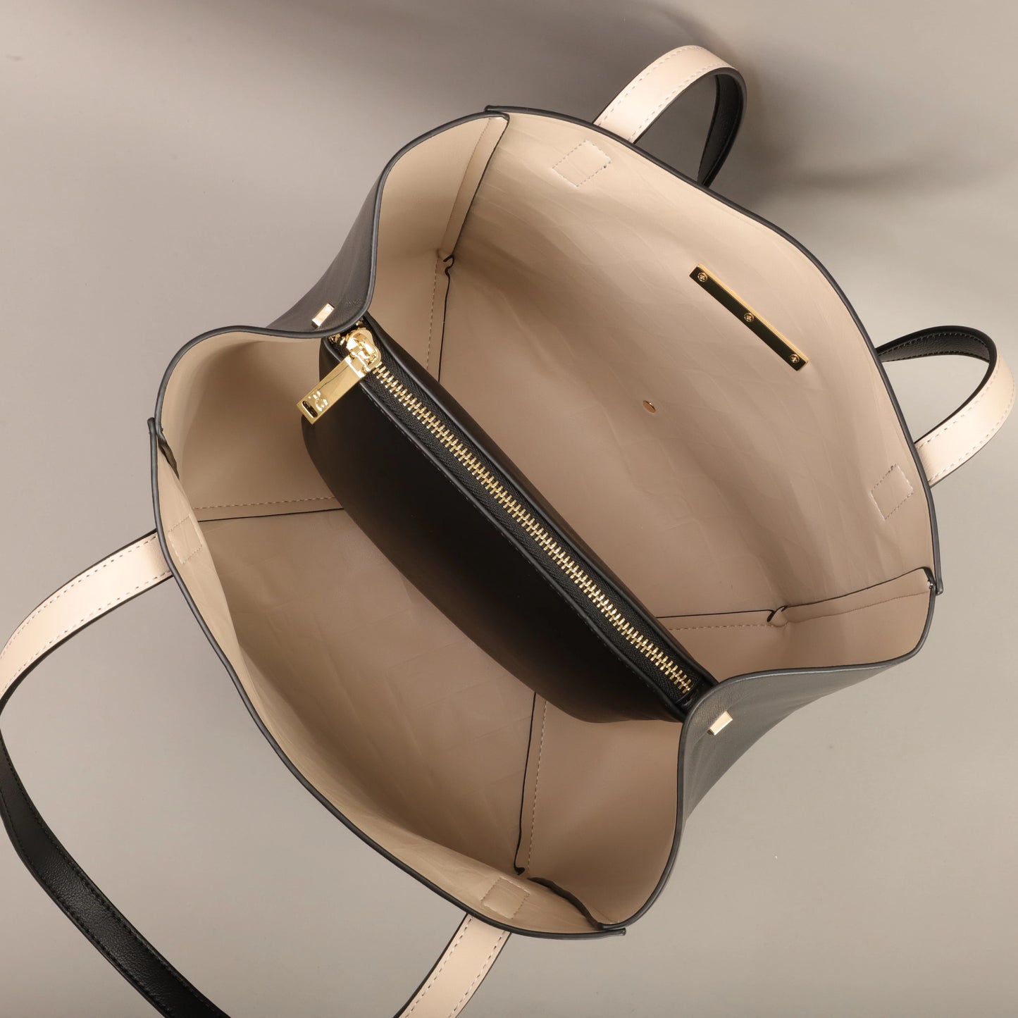 Elegant Leather Bucket Bag