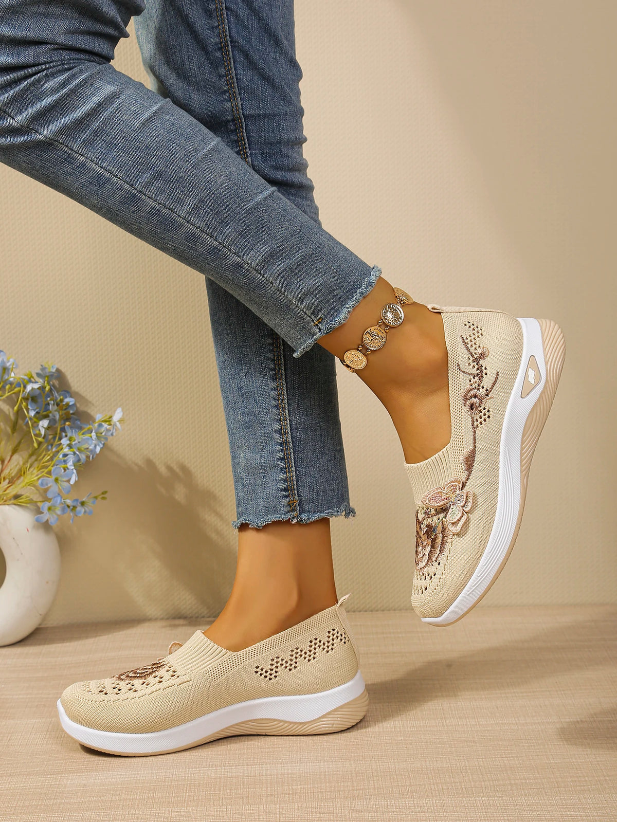 Comfort Women Closed Toe Mules Sandals Floral Embroidery Hollow Mesh Slip On Wedge Platform Lightweight Daily Walkin Lady Shoes