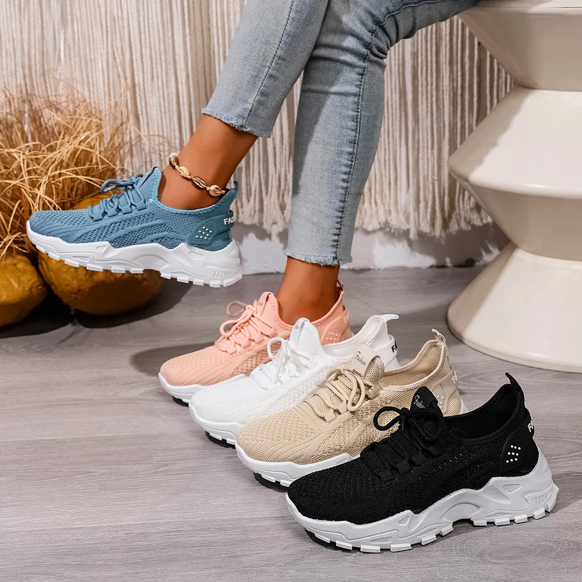 Women’s stylish, breathable, knitted sports shoes for spring and autumn. Casual, lightweight, soft-soled walking shoes