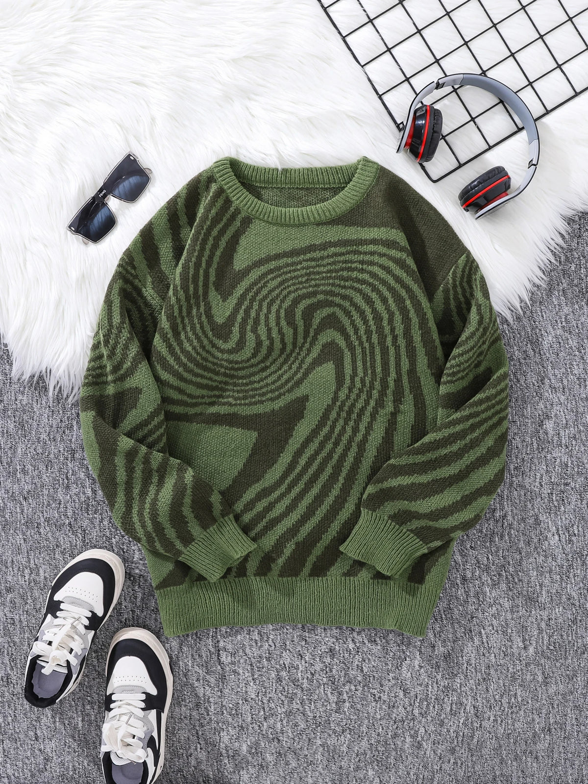 Men’s Contrast Maze Jacquard Crewneck Sweater