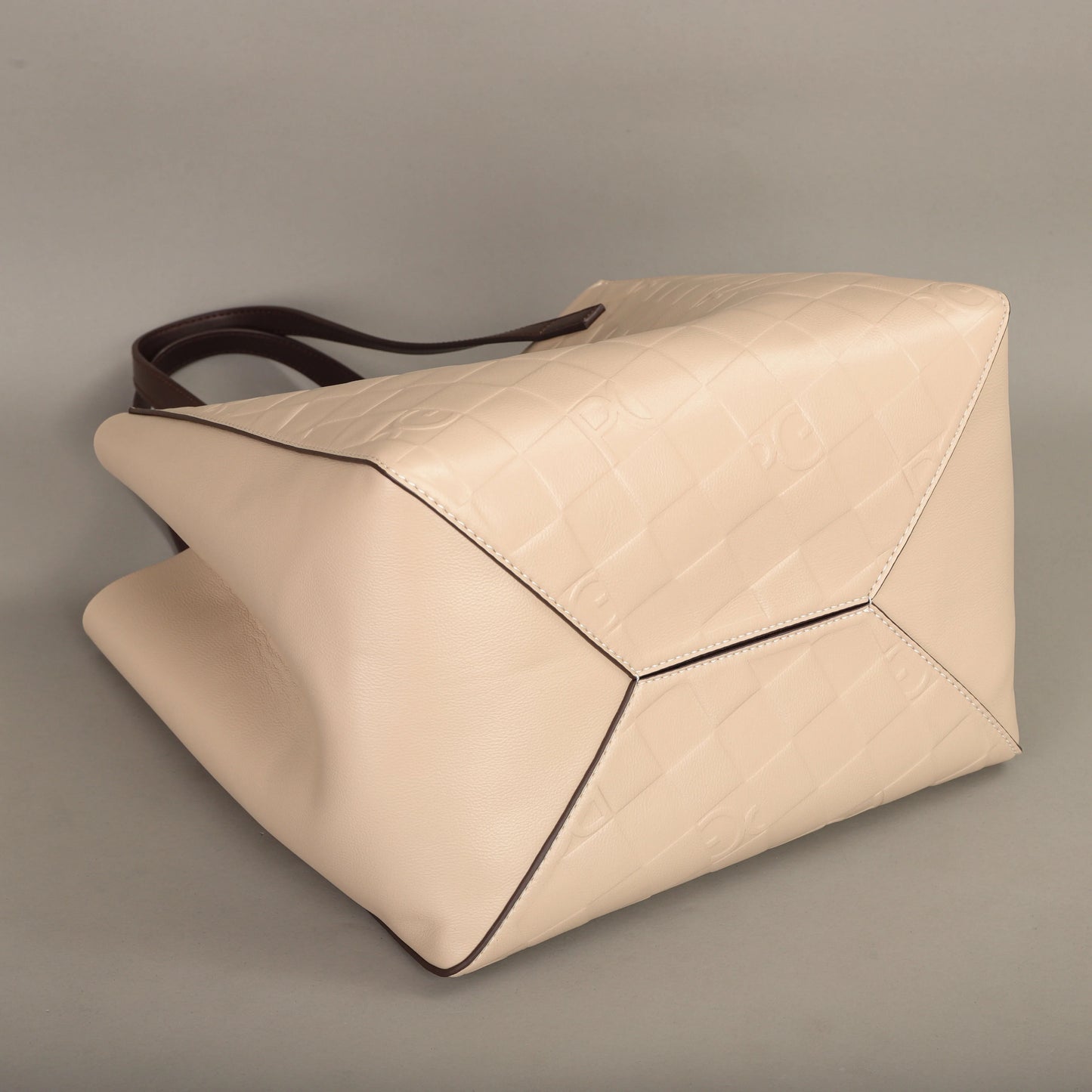 Elegant Leather Bucket Bag