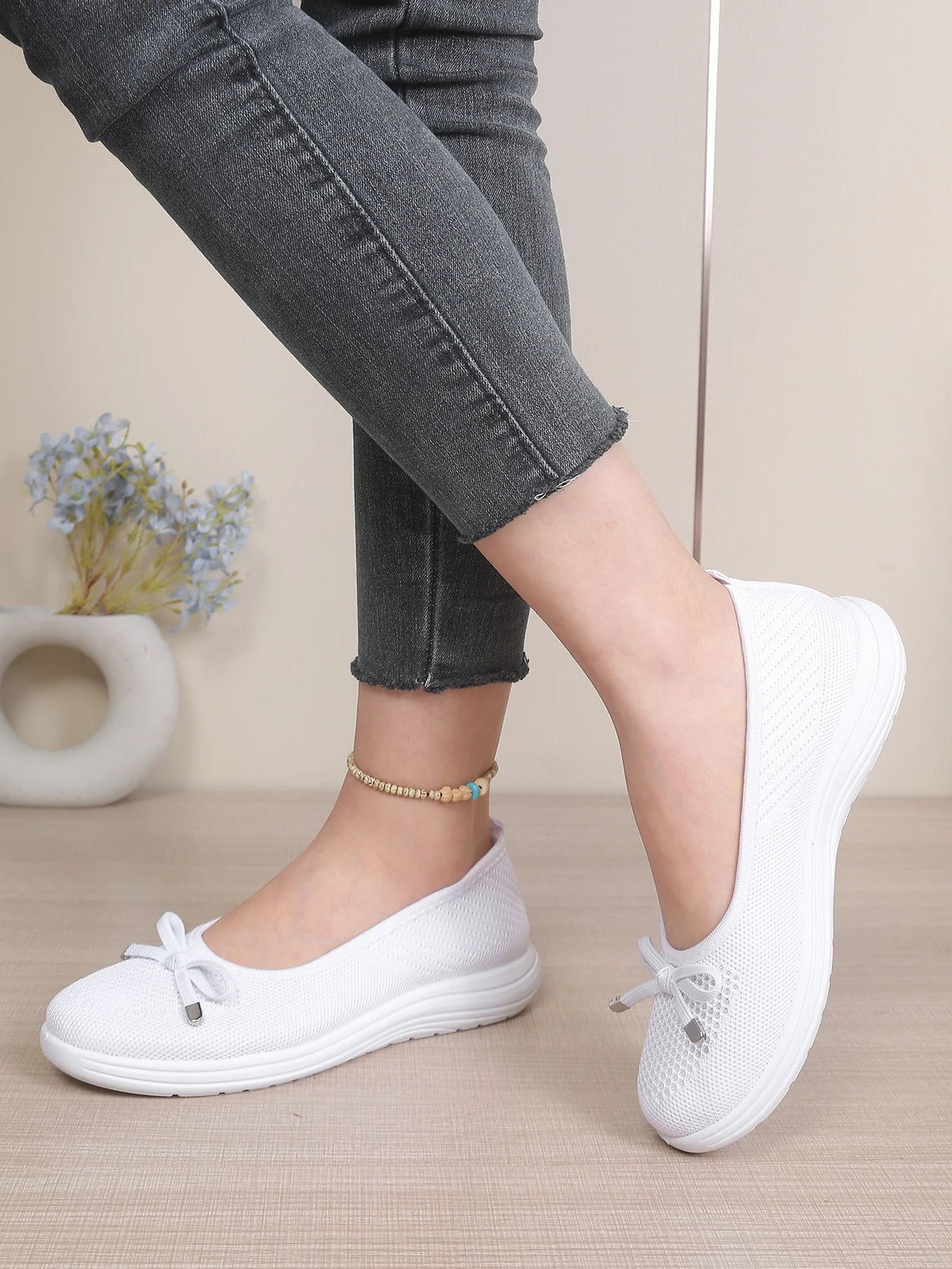 Women's Breathable Mesh Flat Shoes, Decorated with a Bow, Are Lightweight and Comfortable, Perfect for Mom Shoes.