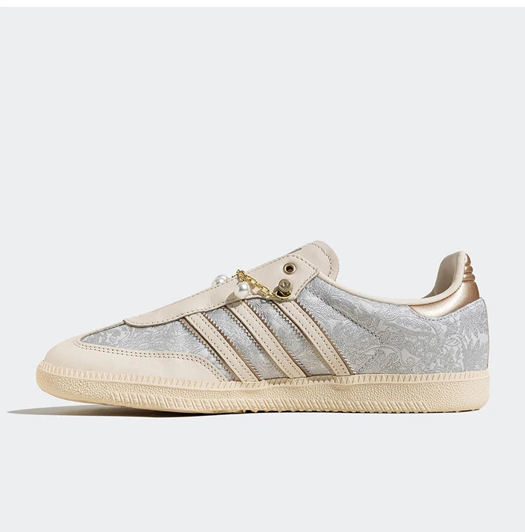 Adidas Official Authentic Three Stripes Women's Lightweight Breathable Wear-resistant Casual Sports Shoes JQ2616