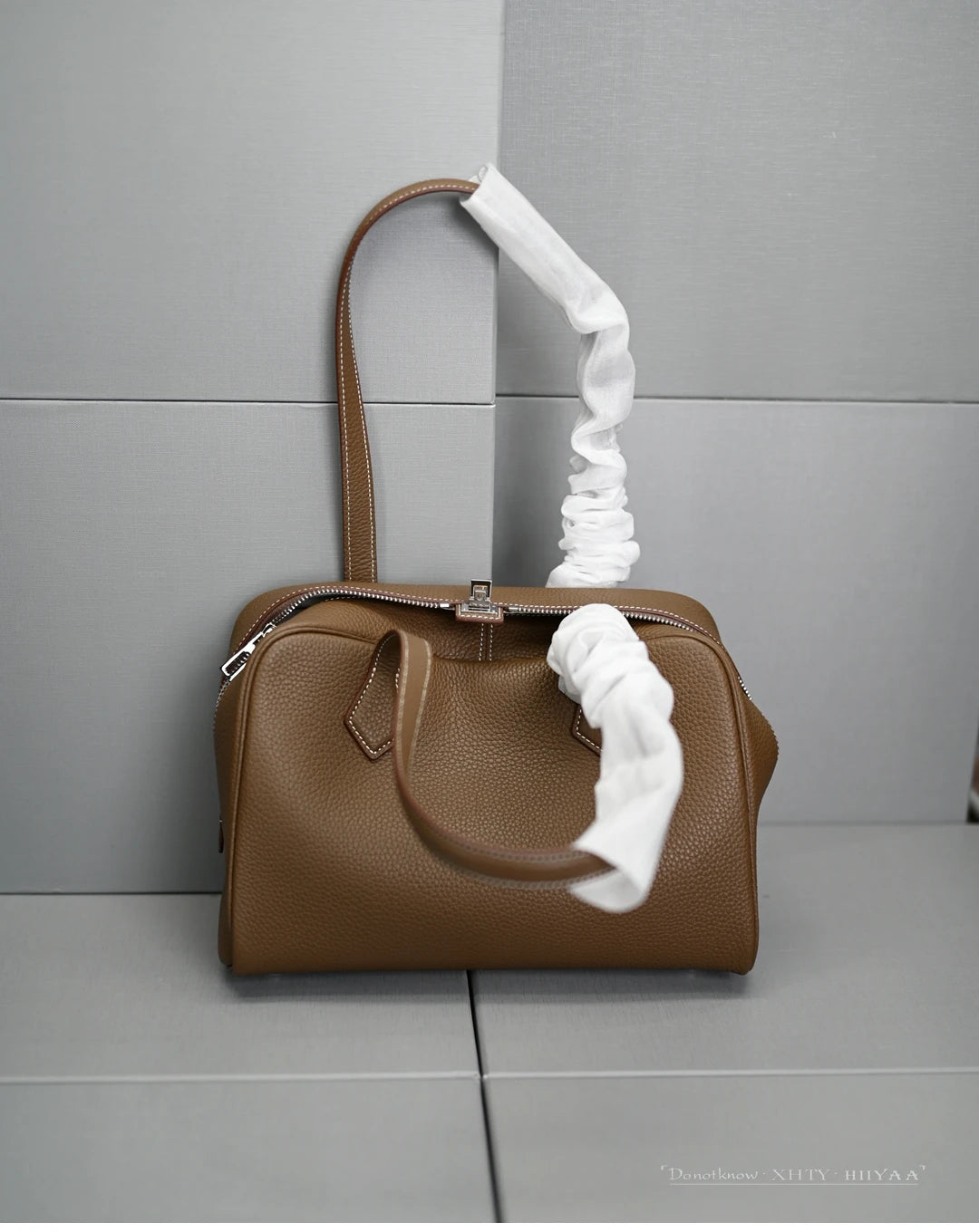 Genuine Leather Handbag Top Layer Leather Advanced Feeling 2025 New Model Fashion High-Capacity Woman