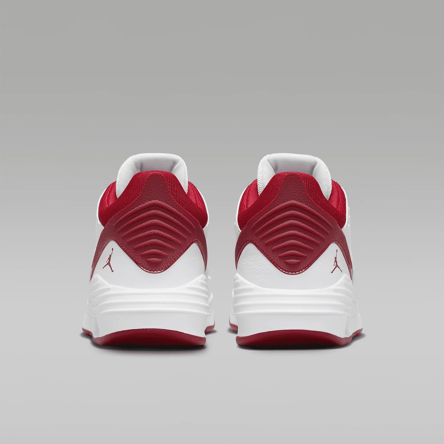 Jordan Max Aura 5 Men's Cushioned Walking Shoes