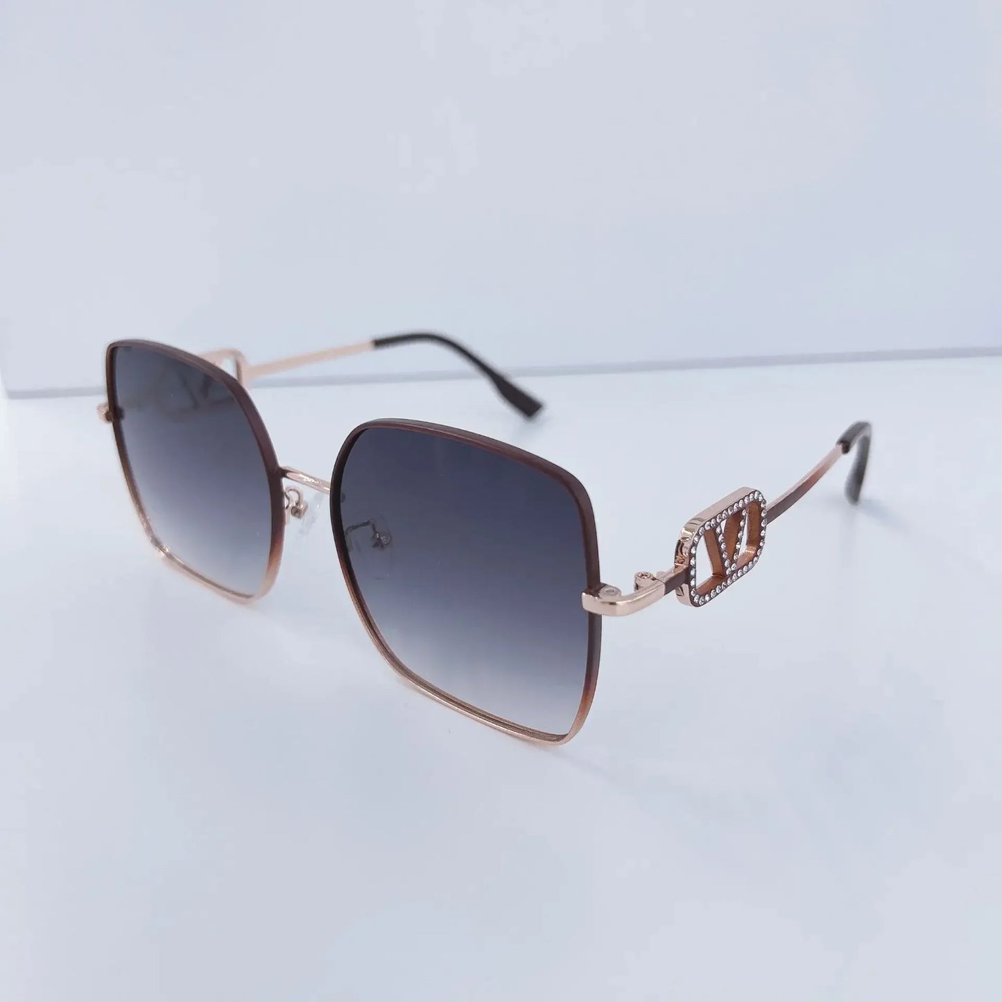 2025 New Fashion Metal Square Polarized Sun Glasses Women Luxury Diamond UV400 Sunglasses Ladies Oversized Eyewears Gafas De Sol