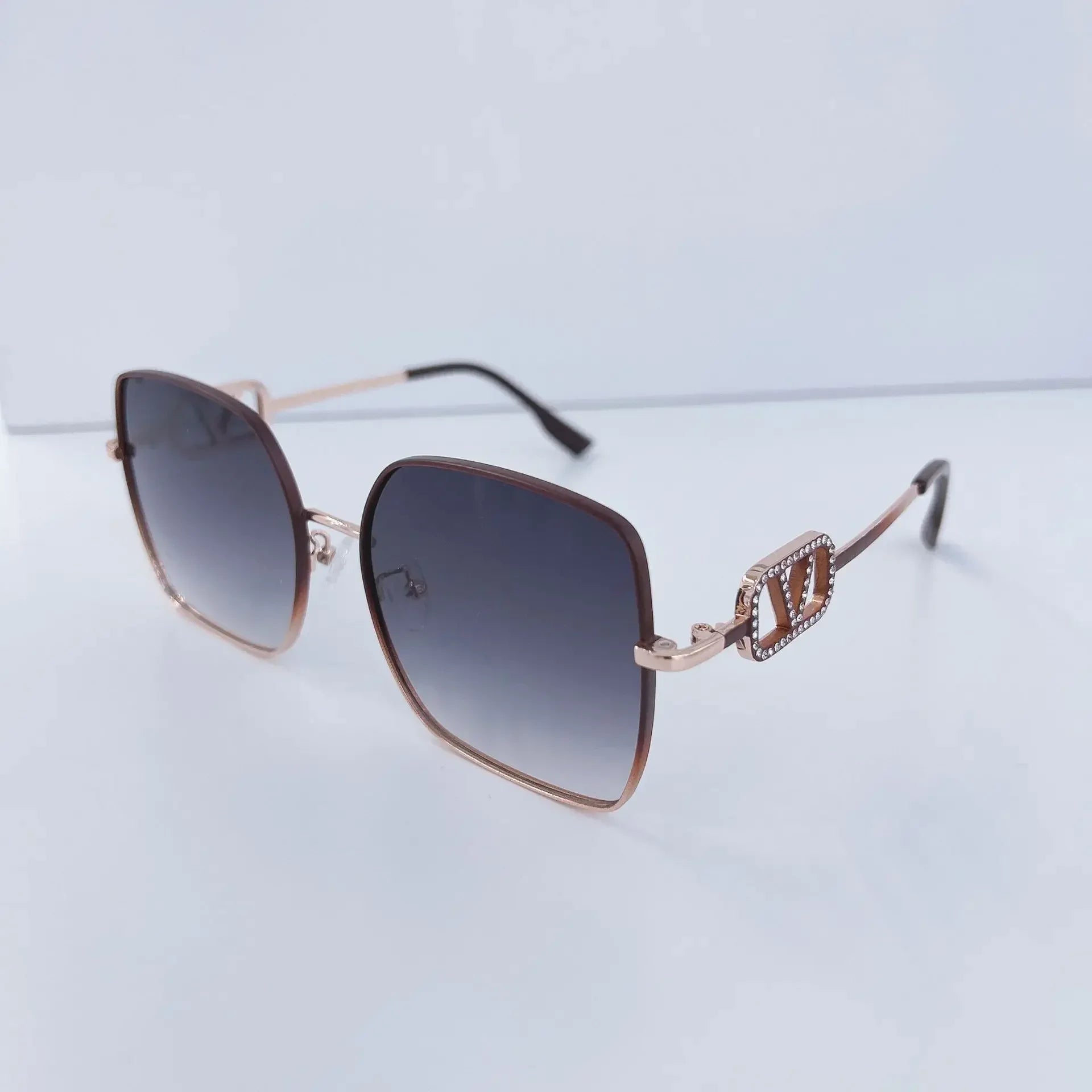 2025 New Fashion Metal Square Polarized Sun Glasses Women Luxury Diamond UV400 Sunglasses Ladies Oversized Eyewears Gafas De Sol