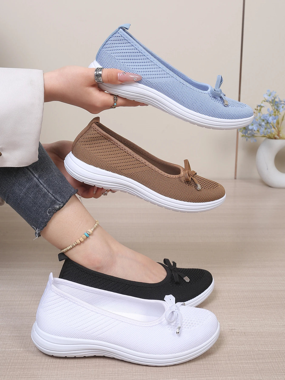 Women's Breathable Mesh Flat Shoes, Decorated with a Bow, Are Lightweight and Comfortable, Perfect for Mom Shoes.