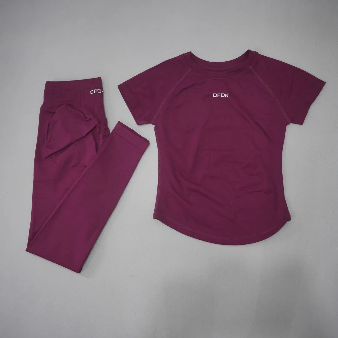 Women's Seamless Yoga Set with High-Waist Leggings