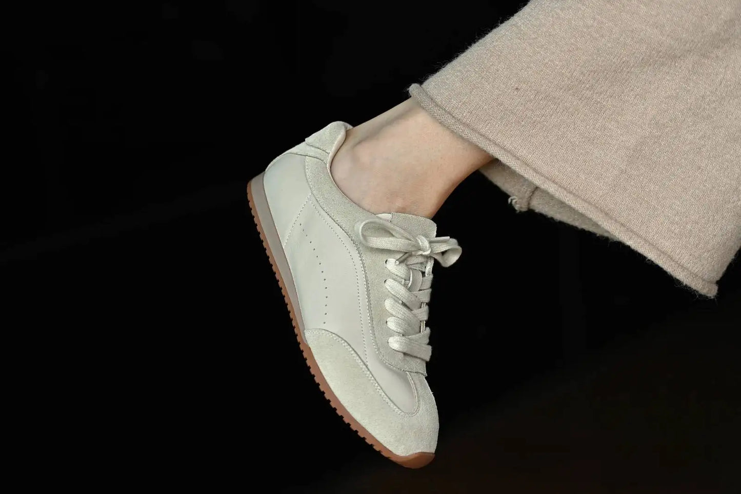 Women's Genuine Leather Retro Lace-Up Flat Sneakers