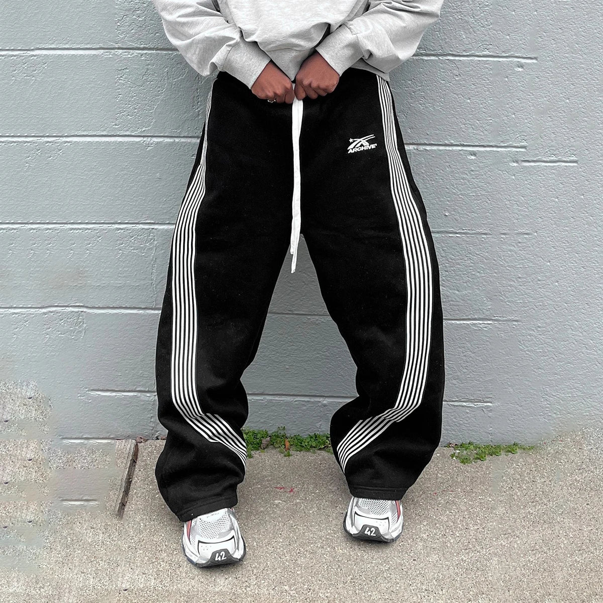 Y2K Camo Cargo Sweatpants – Embroidered Tactical Joggers
