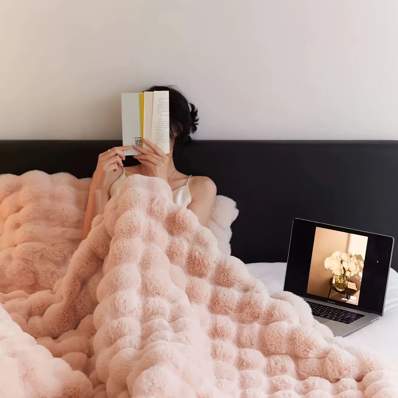 Luxury Faux Rabbit Fleece Throw – Ultra-Soft & Warm Knit Blanket