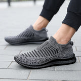 2026 Breathable Men Casual Shoes Lightweight Outdoor Male Walking Shoes Anti-slip Men's Sneakers Slip on Flats Vulcanized Shoes