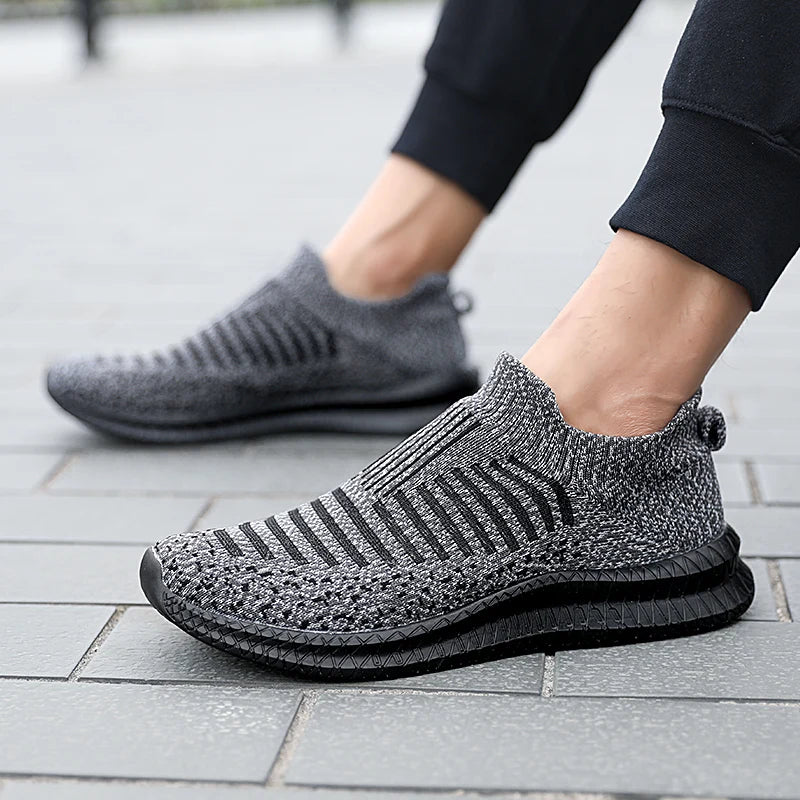 2026 Breathable Men Casual Shoes Lightweight Outdoor Male Walking Shoes Anti-slip Men's Sneakers Slip on Flats Vulcanized Shoes