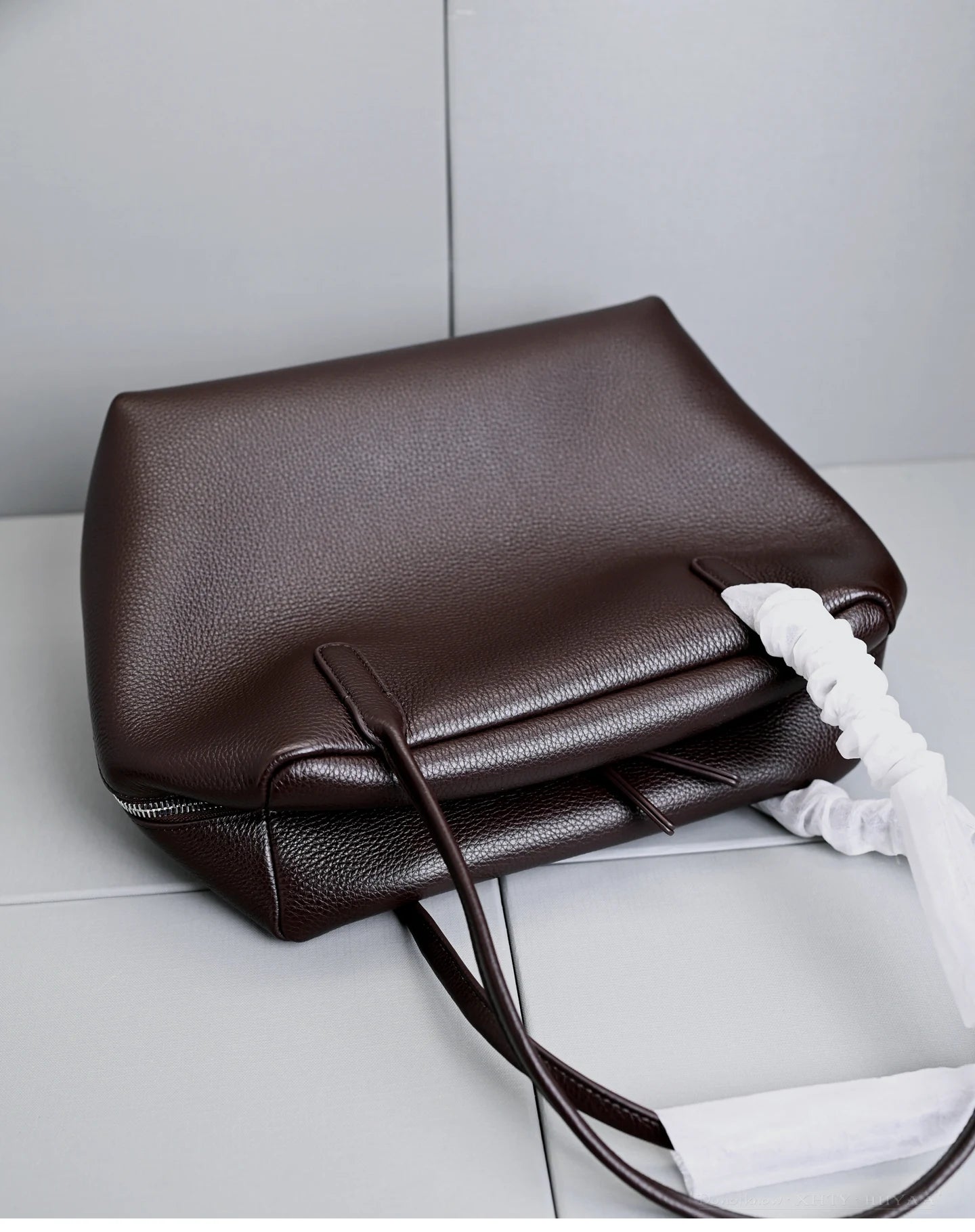 XHTY Genuine Leather Shoulder Bag Underarm Bag Women Soft Large Capacity Bowling Bag Simple Fashion Top Layer Cowhide New Model