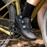 Santic Cycling Shoes Men's Mountain Carbon Fiber Lock Shoes Bicycle Riding Equipment Grade 14 Lightweight TMS24050