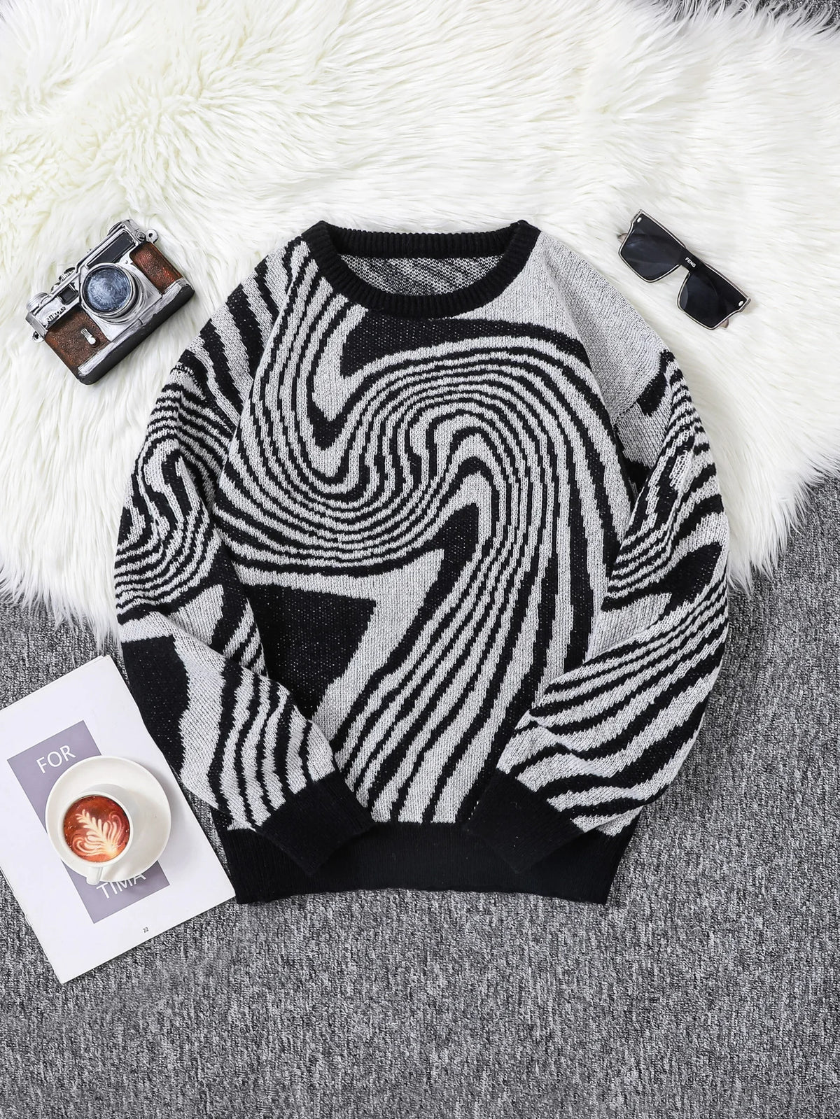 Men’s Contrast Maze Jacquard Crewneck Sweater